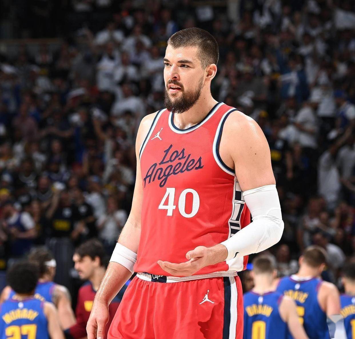 洛杉矶快船赛前状态回暖，志在亚冠名次提升，管理层满意，控场能力受关注的简单介绍